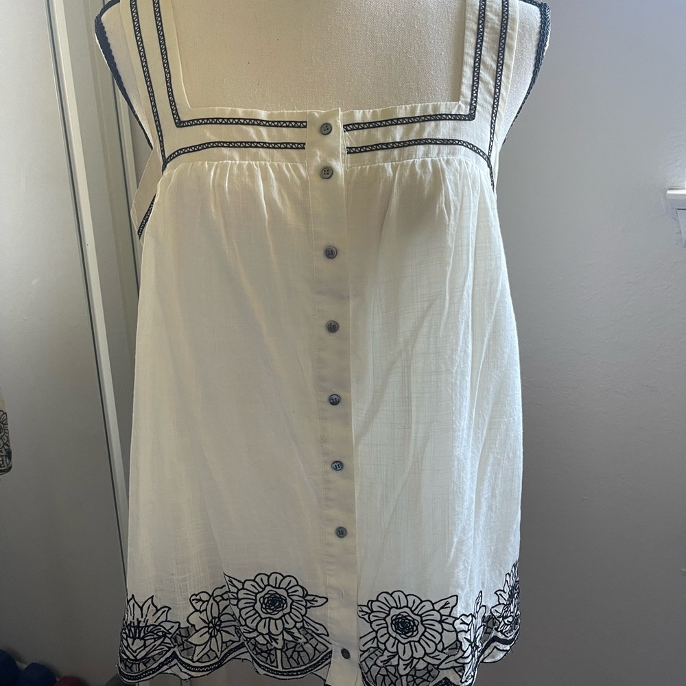 BCBGMaxAzria White Top with Black Details